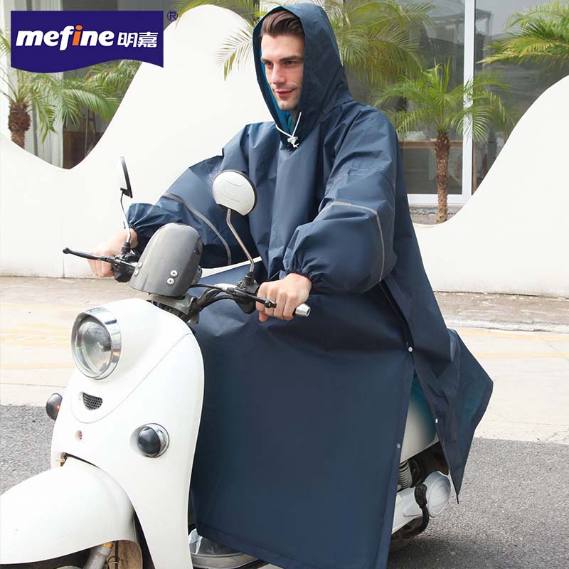 Chubasquero ligero con capucha