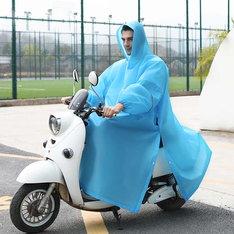 Chubasquero ligero con capucha