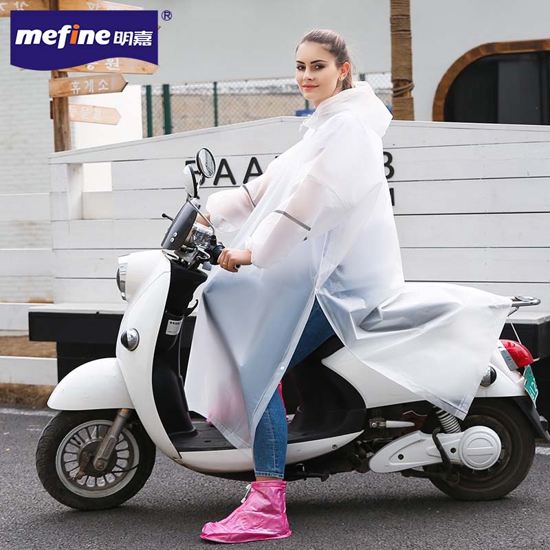 Chubasquero ligero con capucha