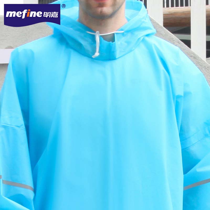 Chubasquero ligero con capucha