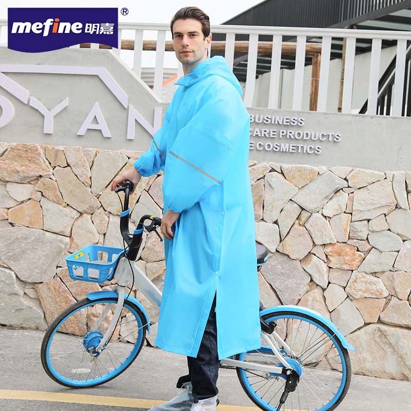 Chubasquero ligero con capucha